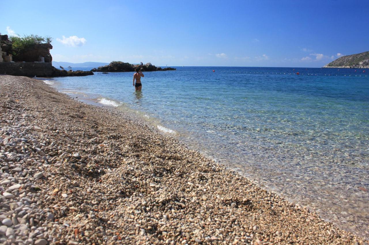 Apartments And Rooms By The Sea Komiza, Vis - 2431 Exteriör bild