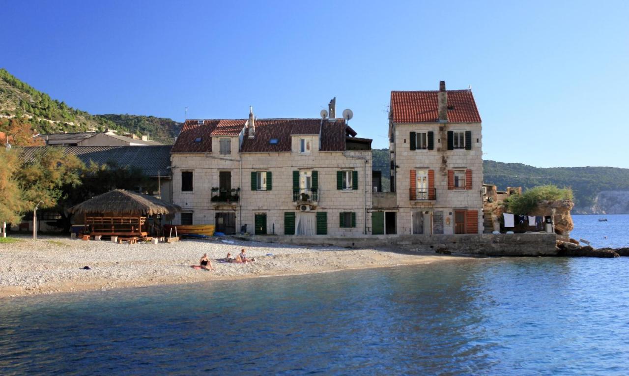 Apartments And Rooms By The Sea Komiza, Vis - 2431 Exteriör bild