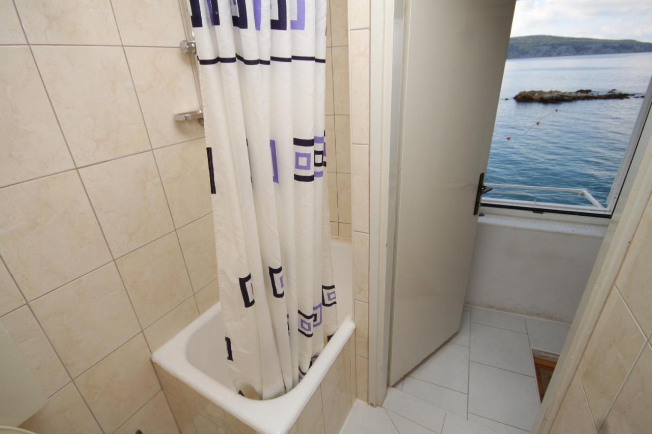 Apartments And Rooms By The Sea Komiza, Vis - 2431 Exteriör bild